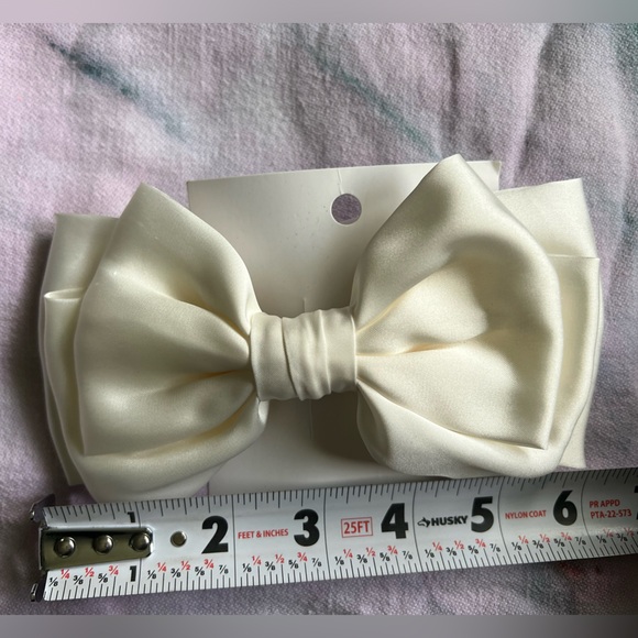H&M White Satin Like Oversized Hair Bow Barrette Clip - Picture 3 of 4